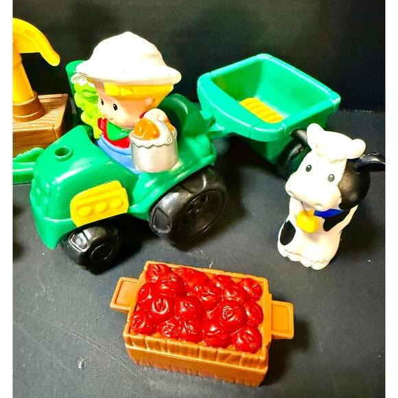 Fisher Price Little People Mini Farm Animals Tractor Wagon Corn Farmer water - Picture 3 of 6